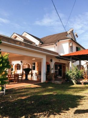 Гостиница Sura Inn  Дунгун